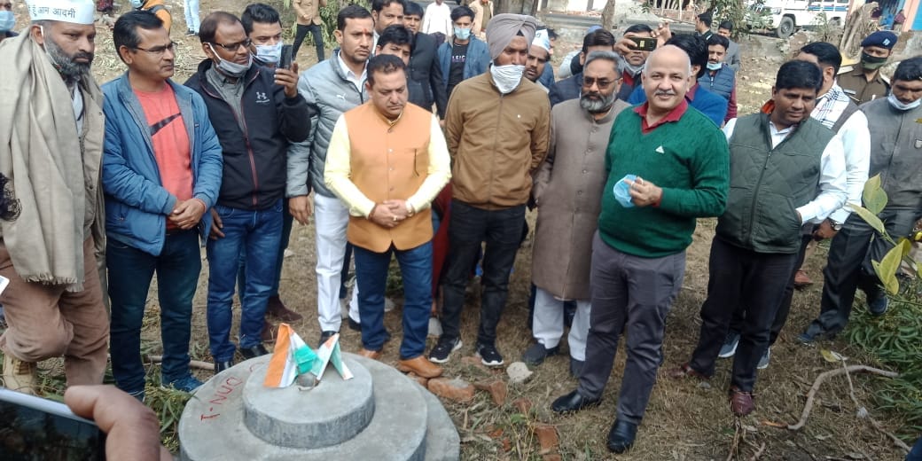 manish sisodia in uttarakhand news: manish sisodia reached for open debate madan kaushik did not come