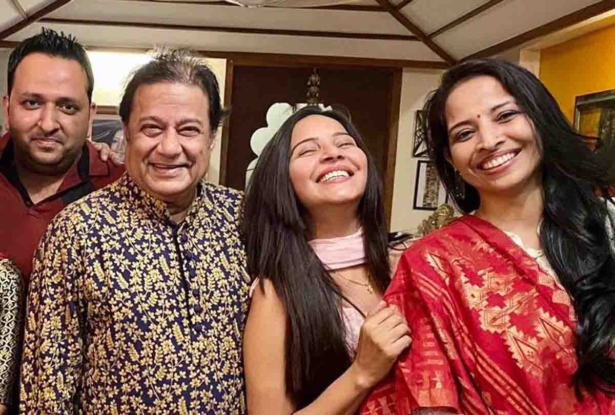 Kanpur: Captain Vineet turned album producer, Anoop Jalota wrote the song, played the role of Krishna