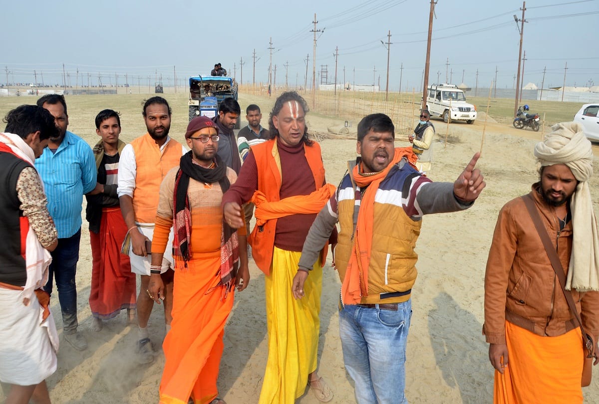 In the Magh Mela, lathi-poles went to the saints of Acharyabada, many injured, three in custody