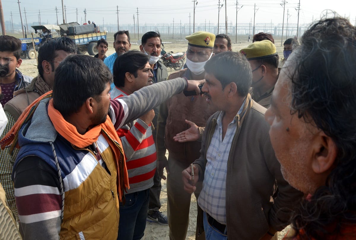 In the Magh Mela, lathi-poles went to the saints of Acharyabada, many injured, three in custody