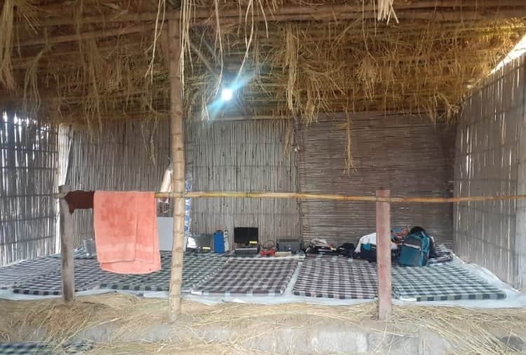 Straw hut made for old farmers at kundli border in haryana