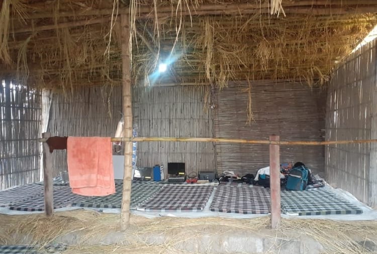 Straw hut made for old farmers at kundli border in haryana