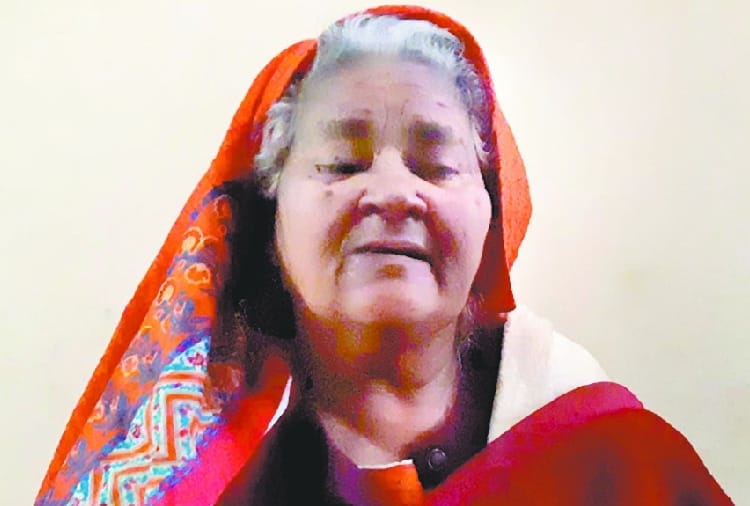 Returned from pakistan, elderly lady waiting for her relatives in amritsar