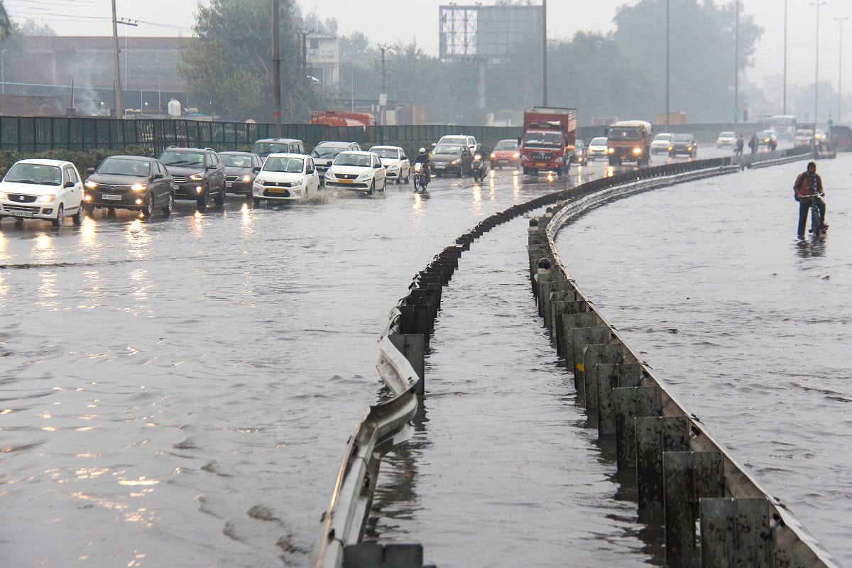 Weather report: light rain in North India, temperature increased