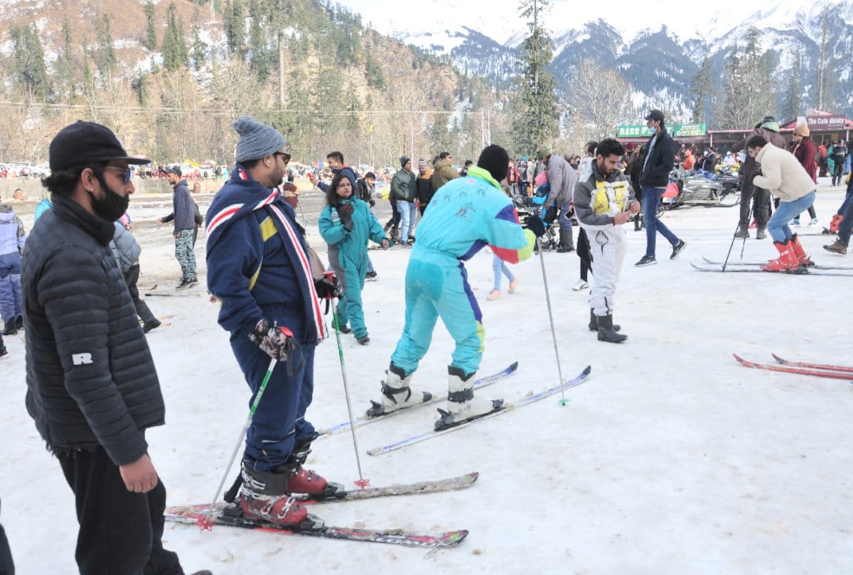 weather today: Orange yellow alert of heavy rainfall and snowfall in Himachal, Atal tunnel closed for second day