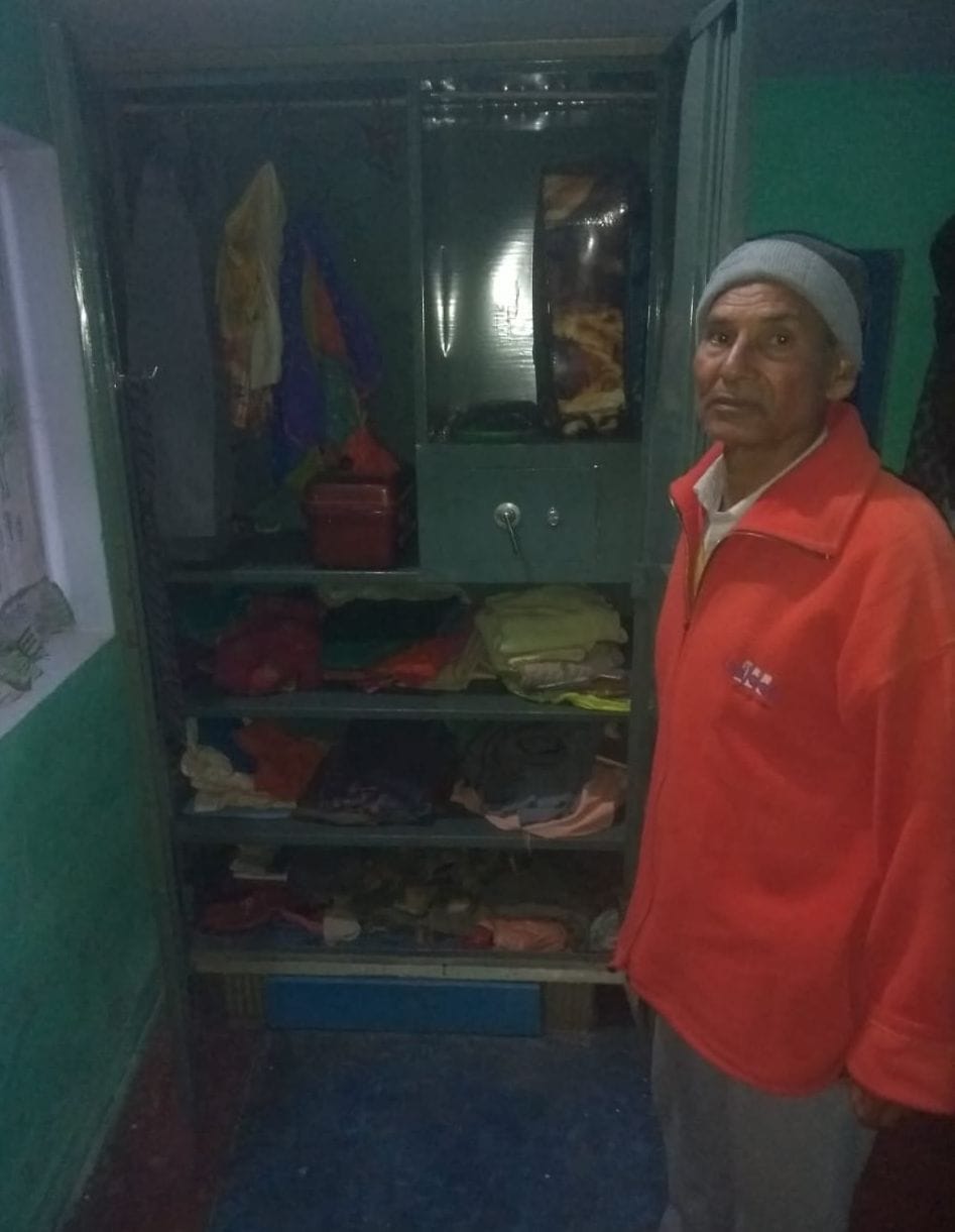 12 lakh stolen from retired army and farmer's house