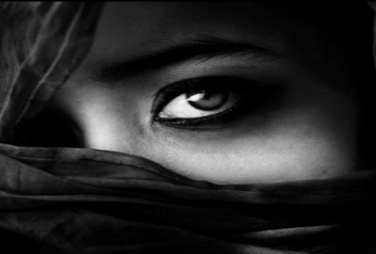 Keep these things in mind while doing eye make-up, even a little carelessness can be costly