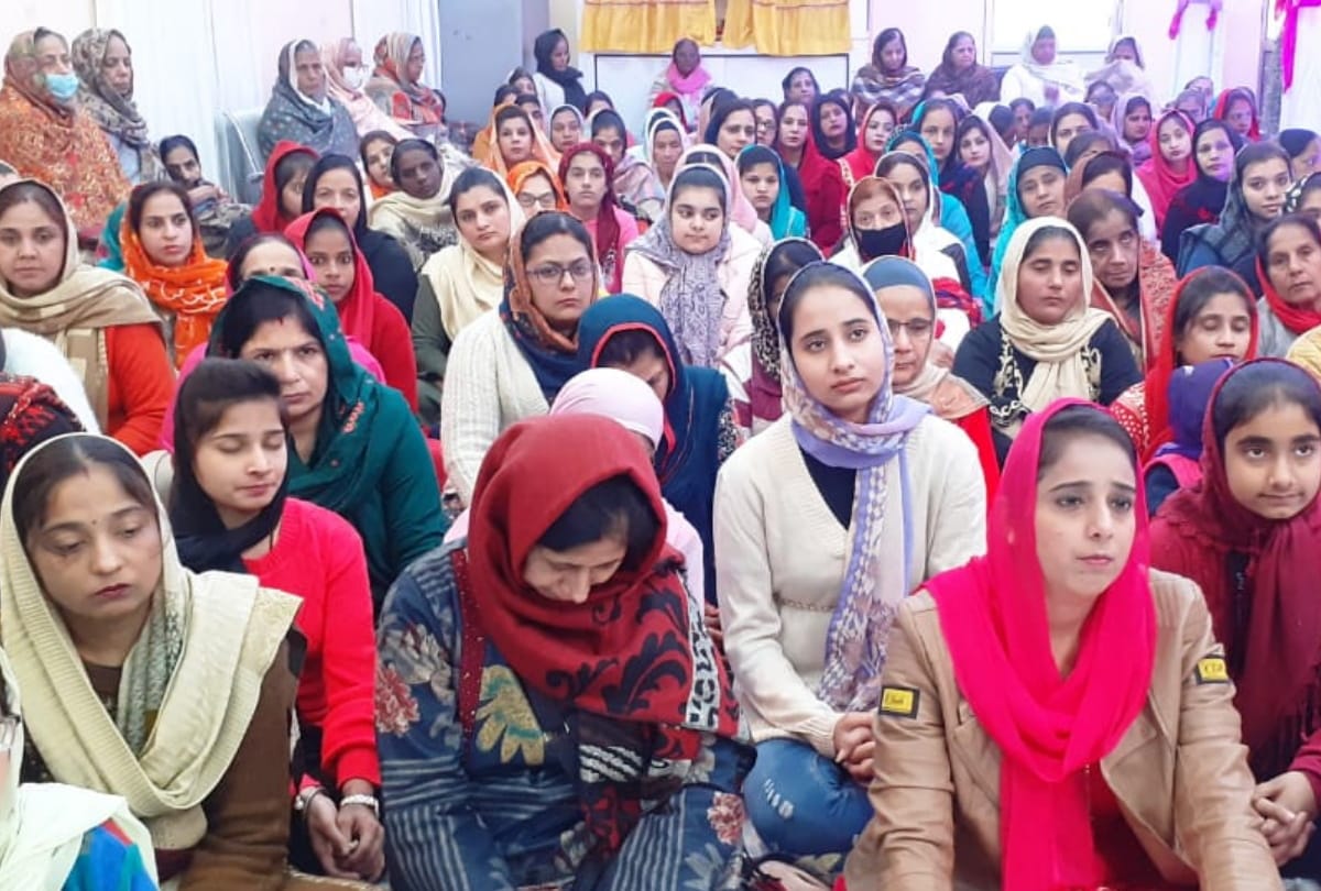 Prakash Parv of Guru Govind Singh celebrated with faith in maharajganj