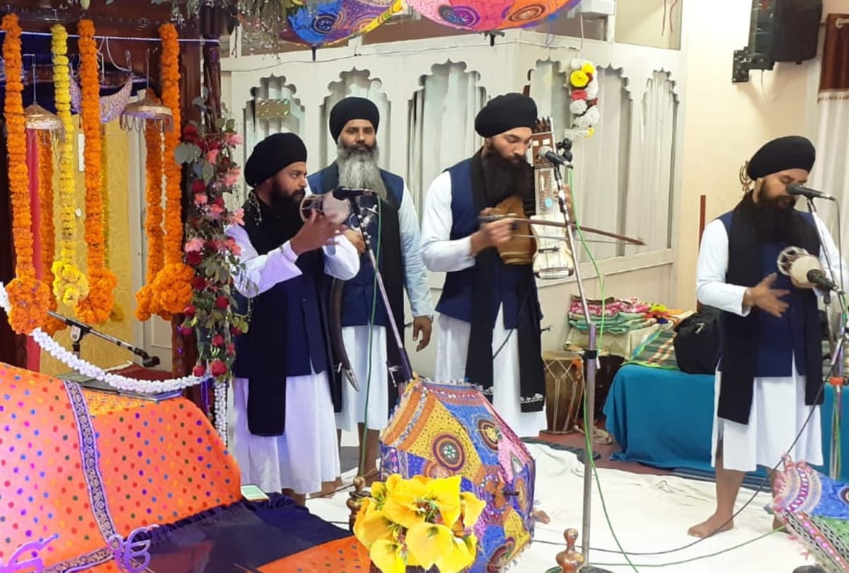 Prakash Parv of Guru Govind Singh celebrated with faith in maharajganj