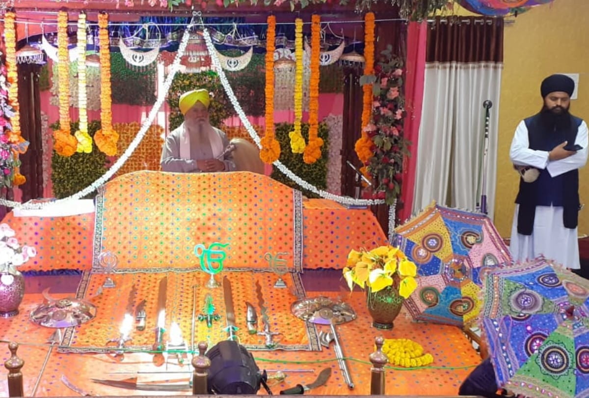Prakash Parv of Guru Govind Singh celebrated with faith in maharajganj