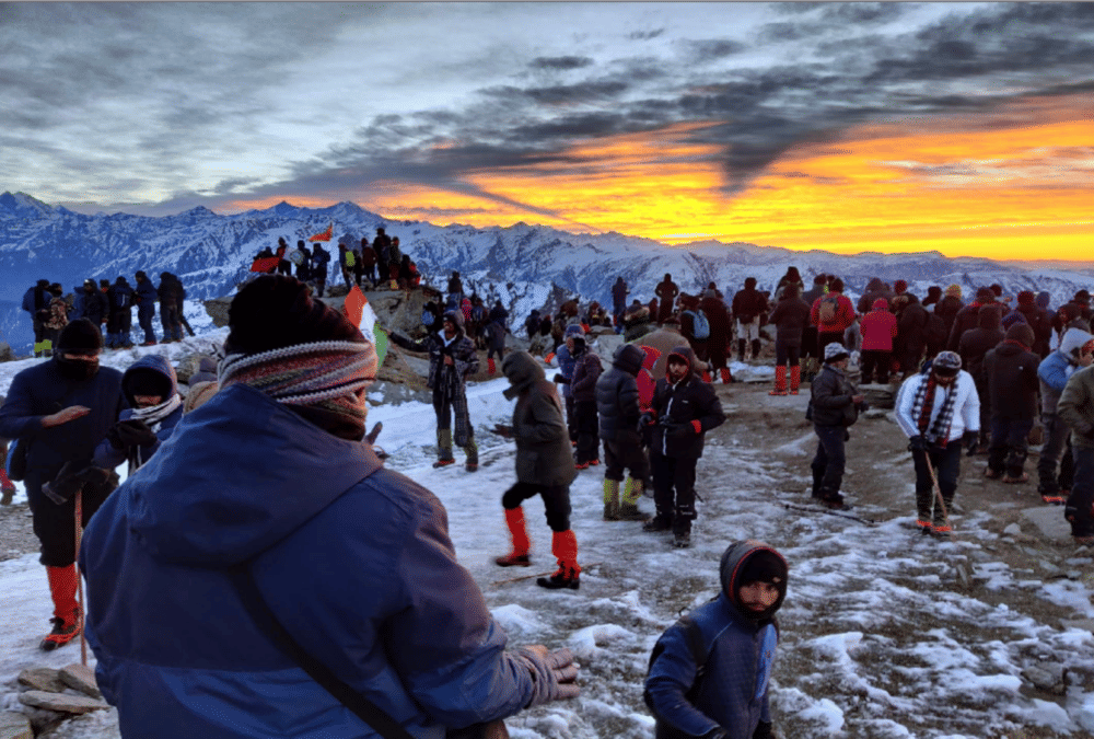 Uttarakhand Snowfall News: Record Tourist Arrives Uttarkashi kedarkantha Trek after Snowfall Beautiful Photos