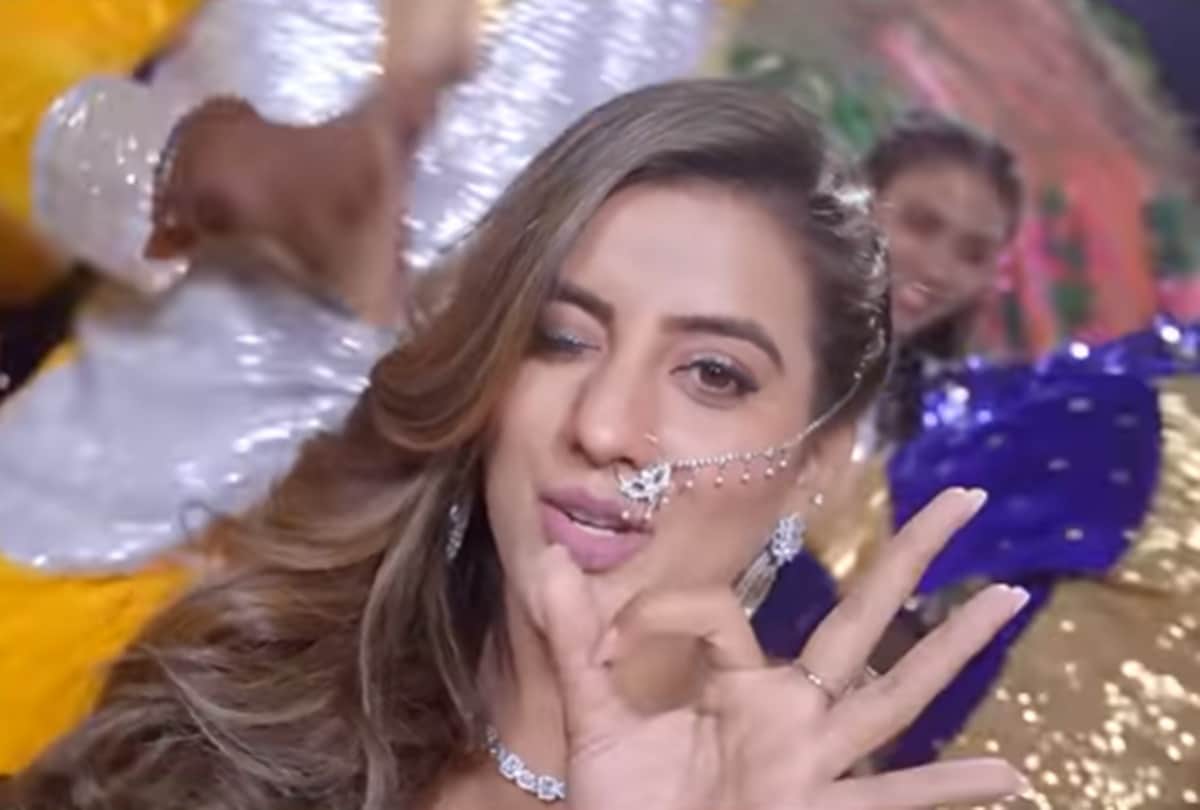 New Bhojpuri Song Of Akshara Singh And Pawan Singh More Hothwa se nathuniya gulel karela