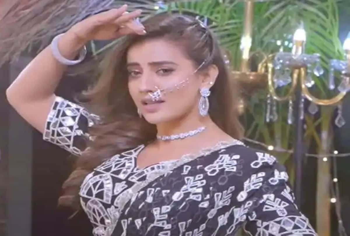 New Bhojpuri Song Of Akshara Singh And Pawan Singh More Hothwa se nathuniya gulel karela