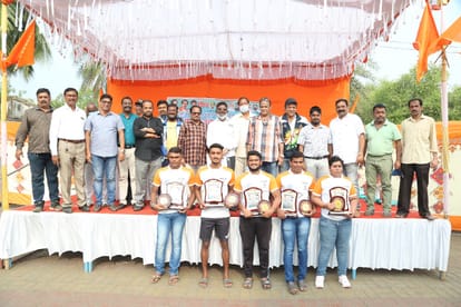 Swimming in the sea Jiya of Azamgarh made world record by completing 22 km distance in 7 hours 4 minutes