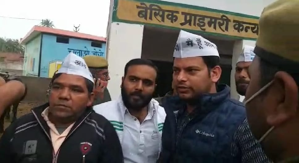 kishano se nahi mil paye vidhayak