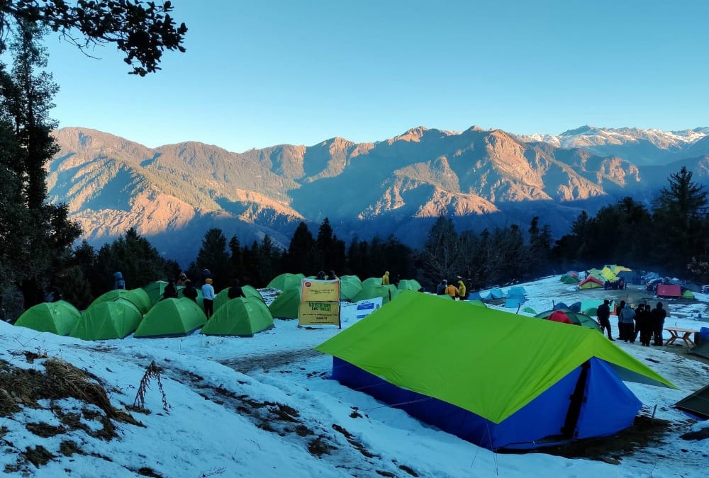 Uttarakhand Snowfall News: Record Tourist Arrives Uttarkashi kedarkantha Trek after Snowfall Beautiful Photos