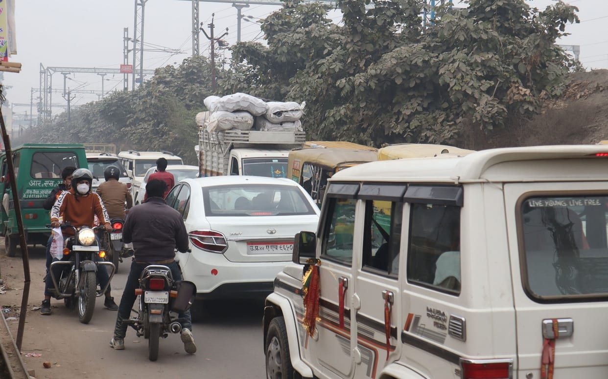 heavy traffic in Phaphamau town, alternative work started