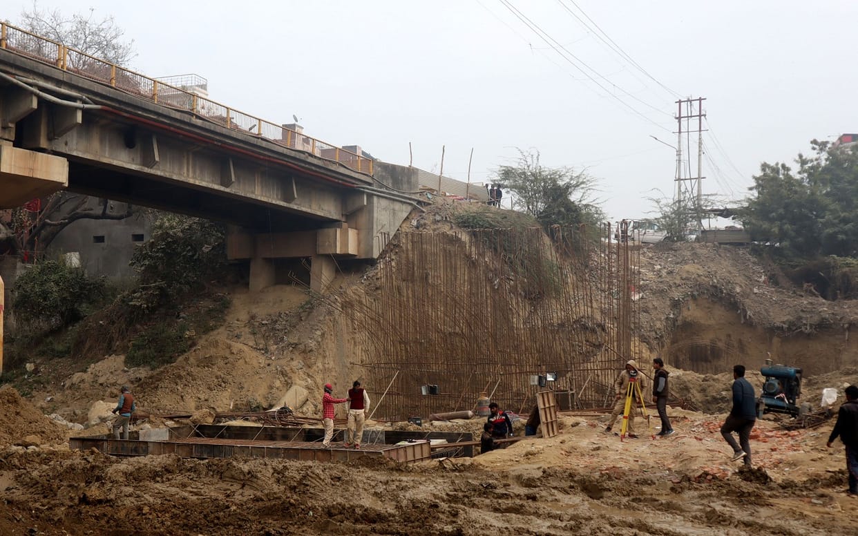 Prayagraj: Traffic of heavy vehicles on Phaphamau bridge banned for a month
