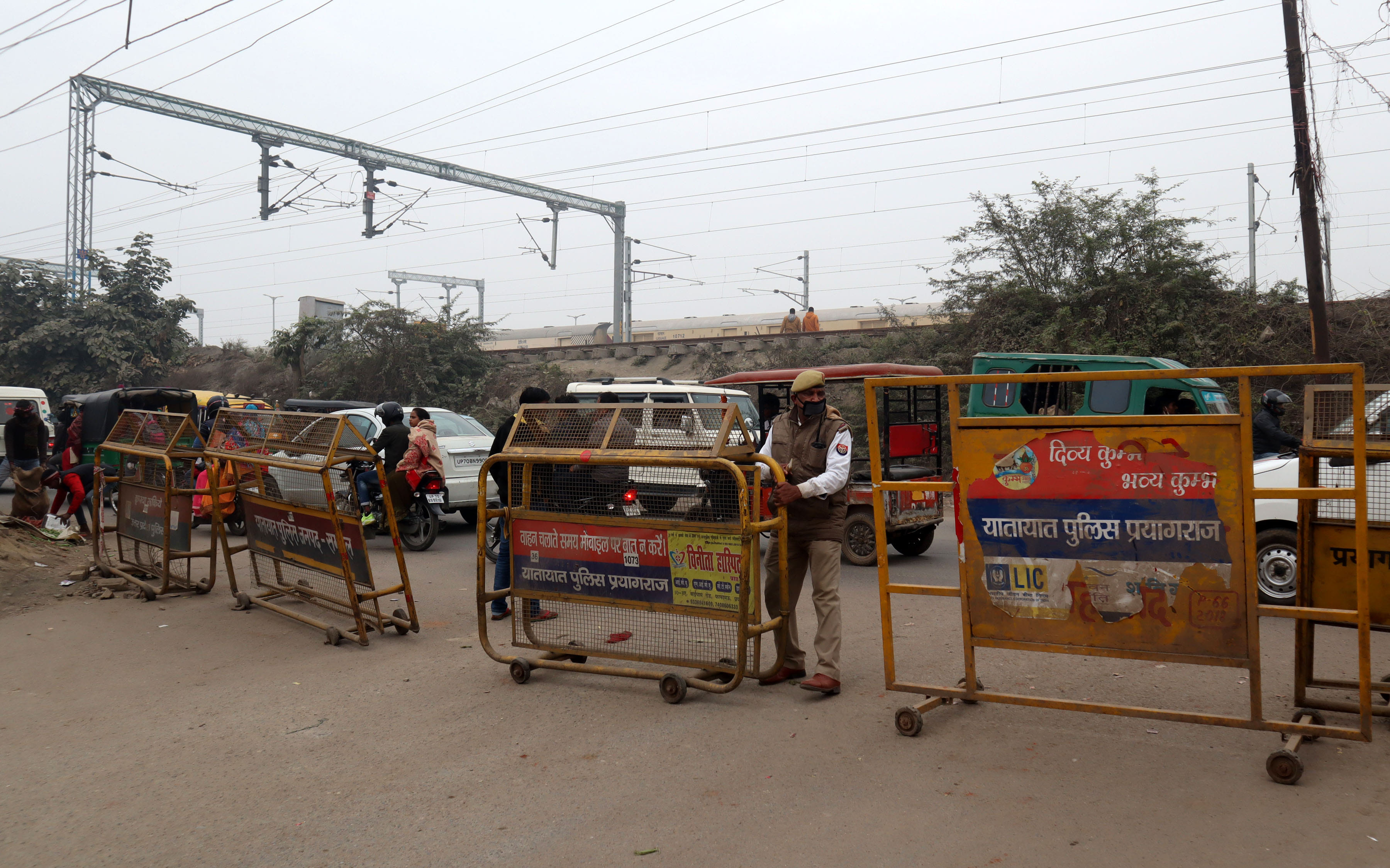 heavy traffic in Phaphamau town, alternative work started