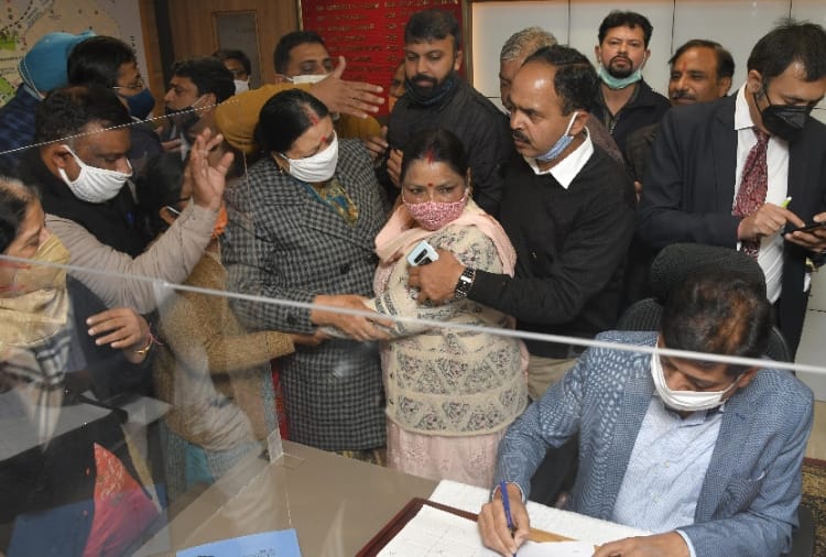 Chandigarh mayor election : BJP state incharge could not even detect rebellion in Party