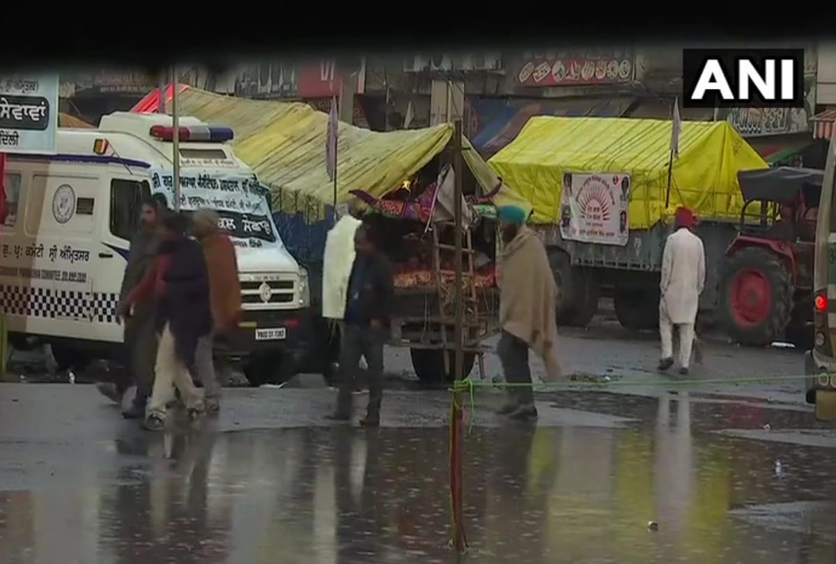 Farmers continues their protest even after unsuccessful talks and weather forecast