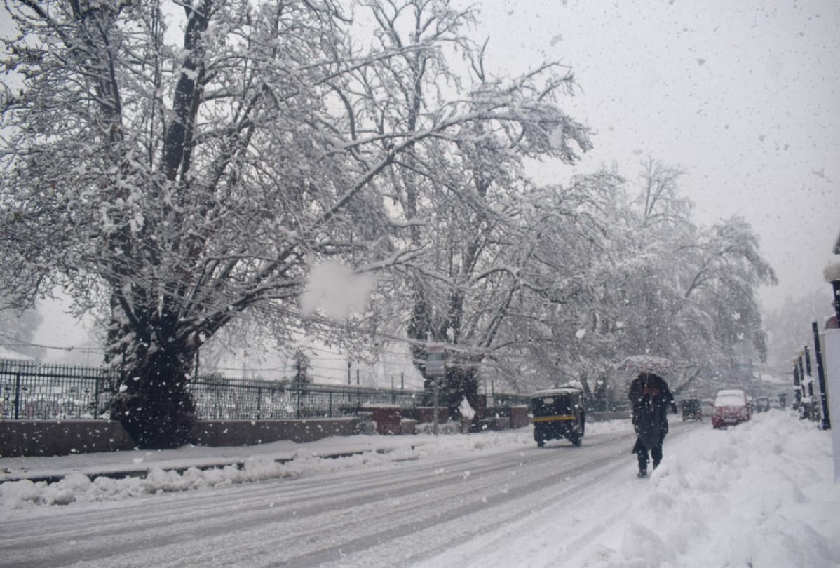 Jammu and Kashmir Snowfall in hilly areas reduced water in rivers power generation reduced