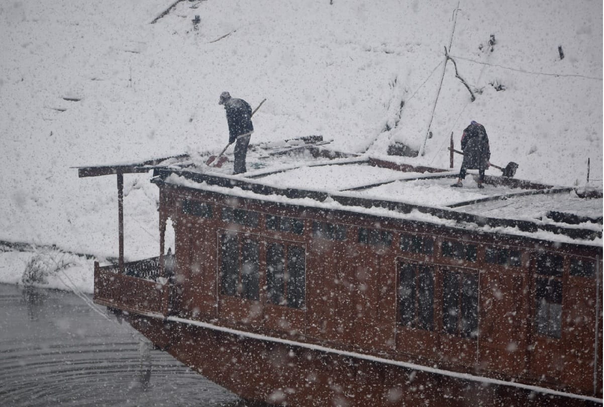 Jammu and Kashmir Snowfall in hilly areas reduced water in rivers power generation reduced
