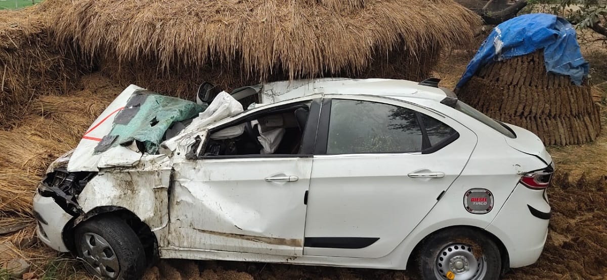 Uncontrollable car jumped into air after hitting a tree driver died another injured in jaunpur