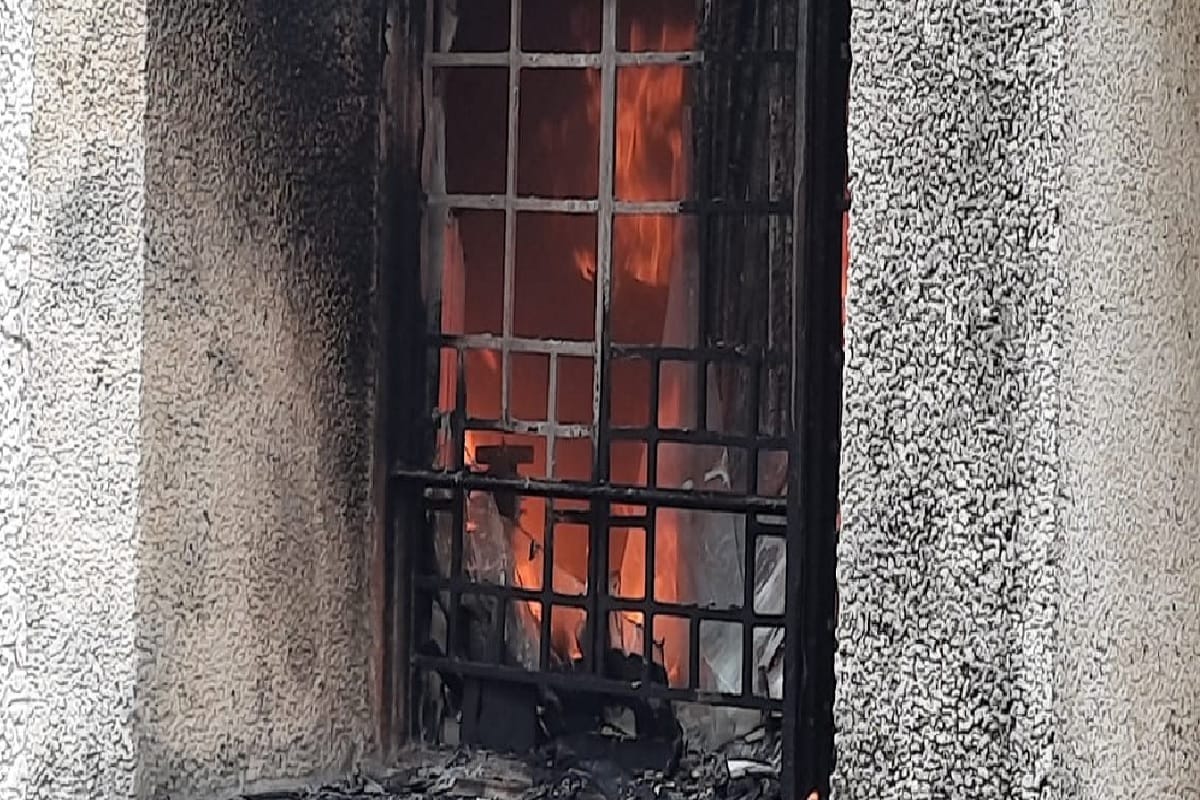 Fire in Collectorate Auditorium from short circuit in Mau, open pole of fire extinguisher
