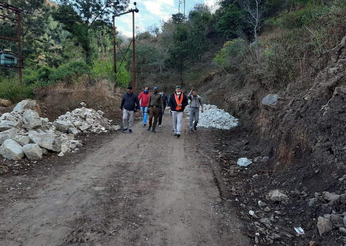 Minister of State furious over negligence in road construction