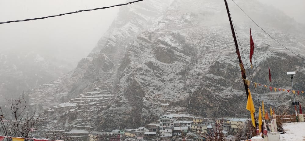 Weather Forecast Today Update in Uttarakhand News: snowfall in chardham, bitter cold suffers