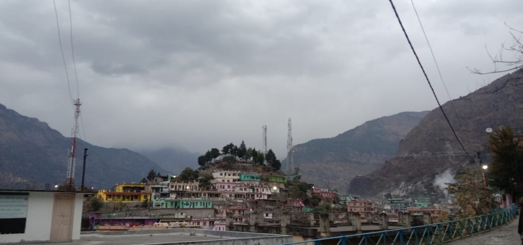 Weather Forecast Today Update in Uttarakhand News: snowfall in chardham, bitter cold suffers