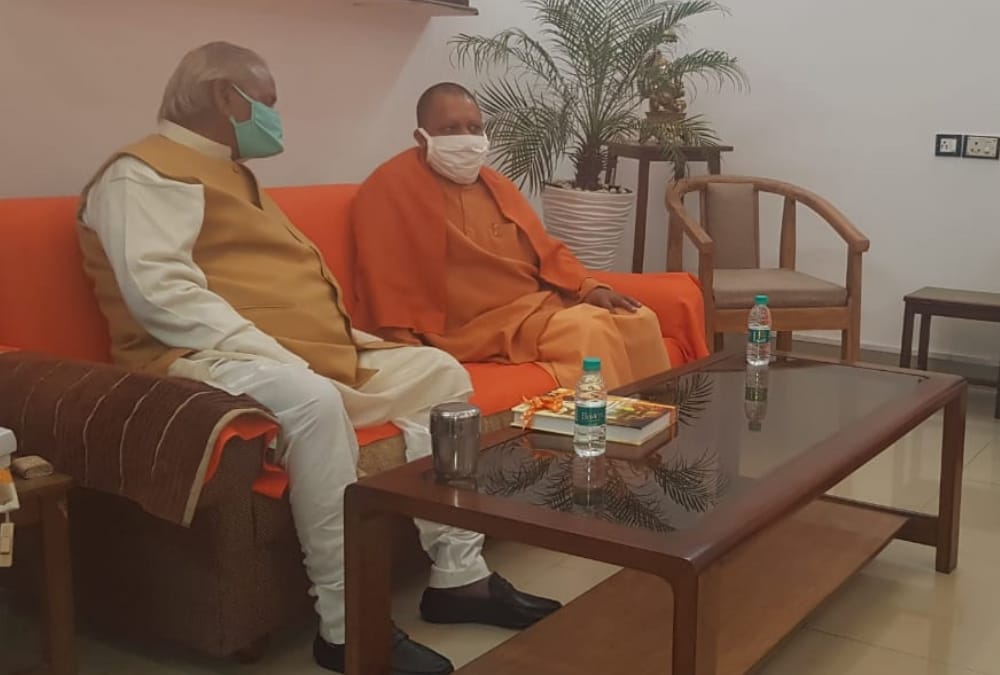 CM Yogi Adityanath congratulated Kalyan Singh on his birthday.