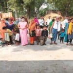 सुल्तानपुर में पोषण आहार लेने के बाद लाभार्थी।
