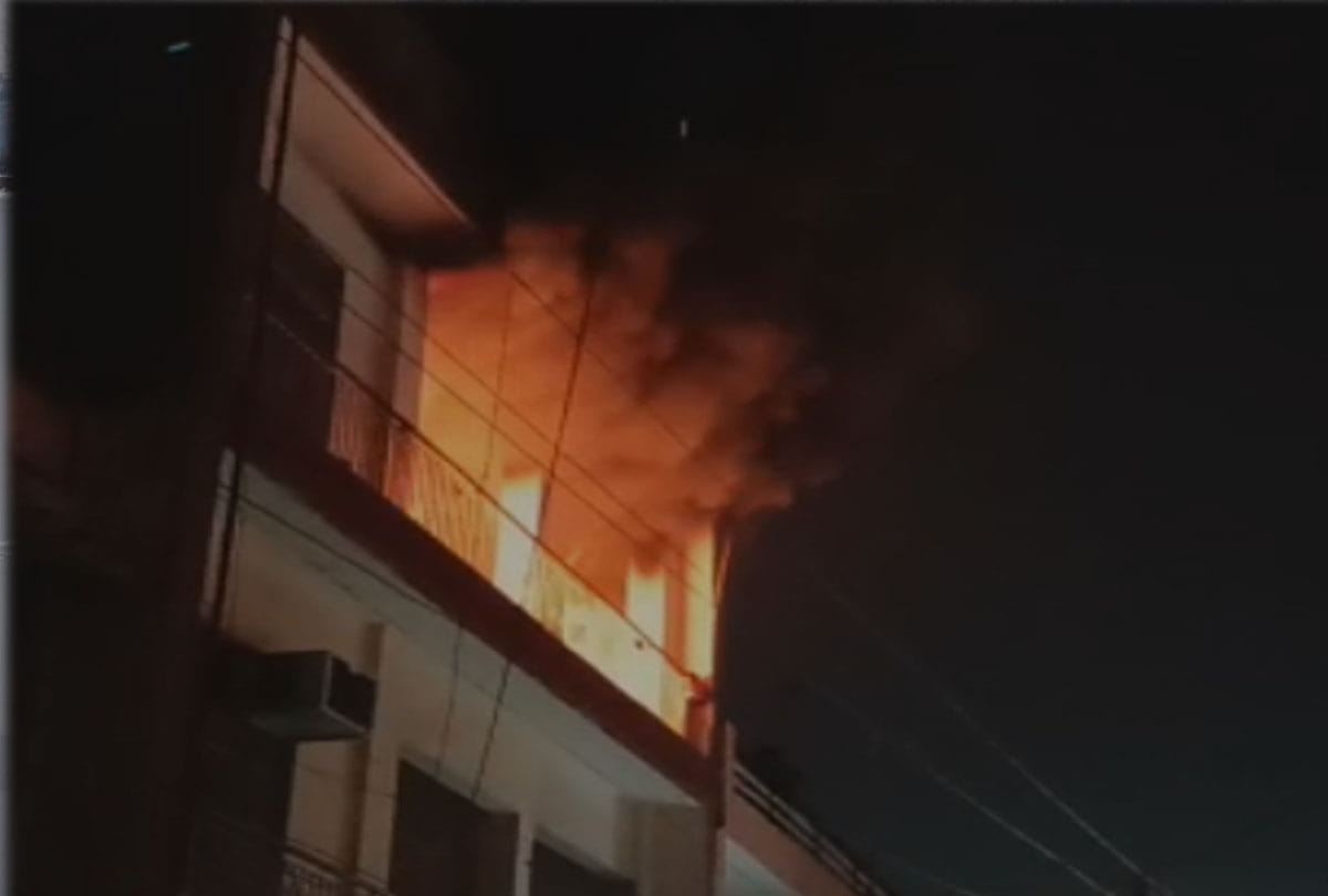 fire caught in house in kanpur