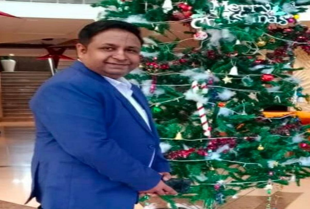 Owner of PR agency selling mobiles arrested by putting photos of CM and PM