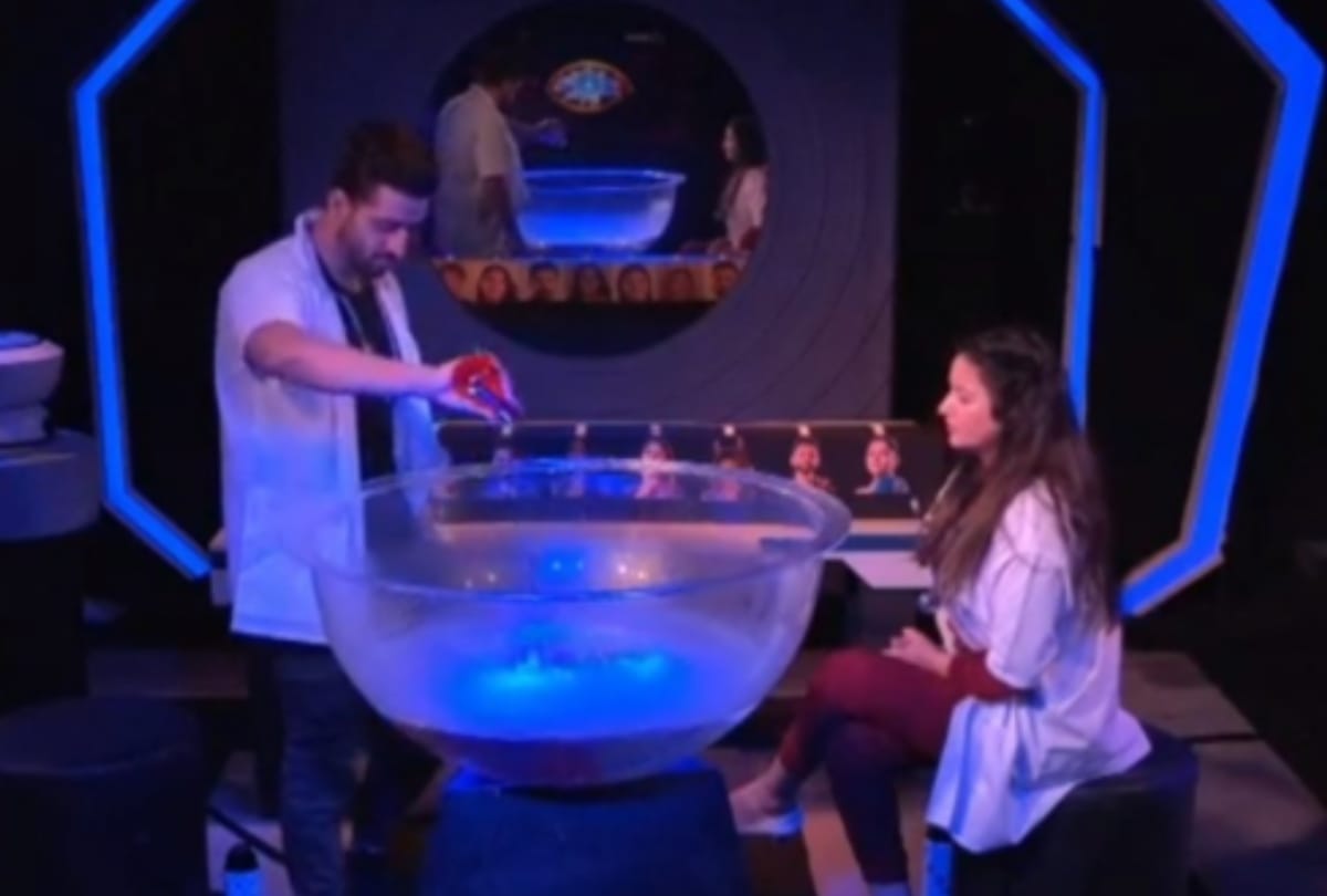 Bigg boss 14 arshi khan banned from captaincy task after break the rule