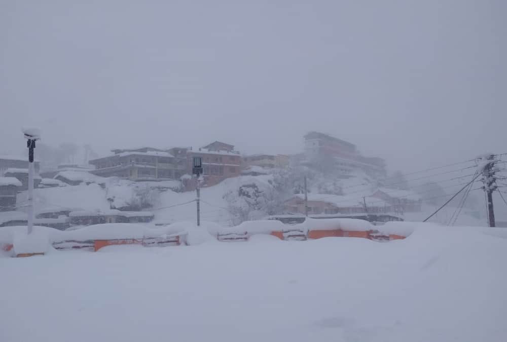 Uttarakhand Weather News Today: Snow Covered Badrinath Dham Awesome Visuals