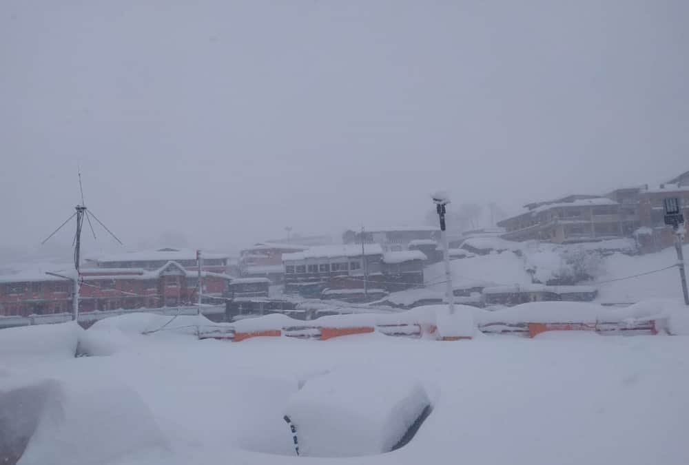 Uttarakhand Weather News Today: Snow Covered Badrinath Dham Awesome Visuals