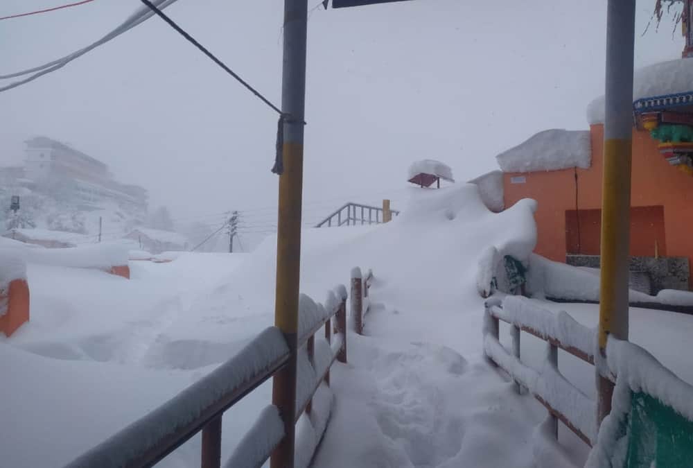 Uttarakhand Weather News Today: Snow Covered Badrinath Dham Awesome Visuals