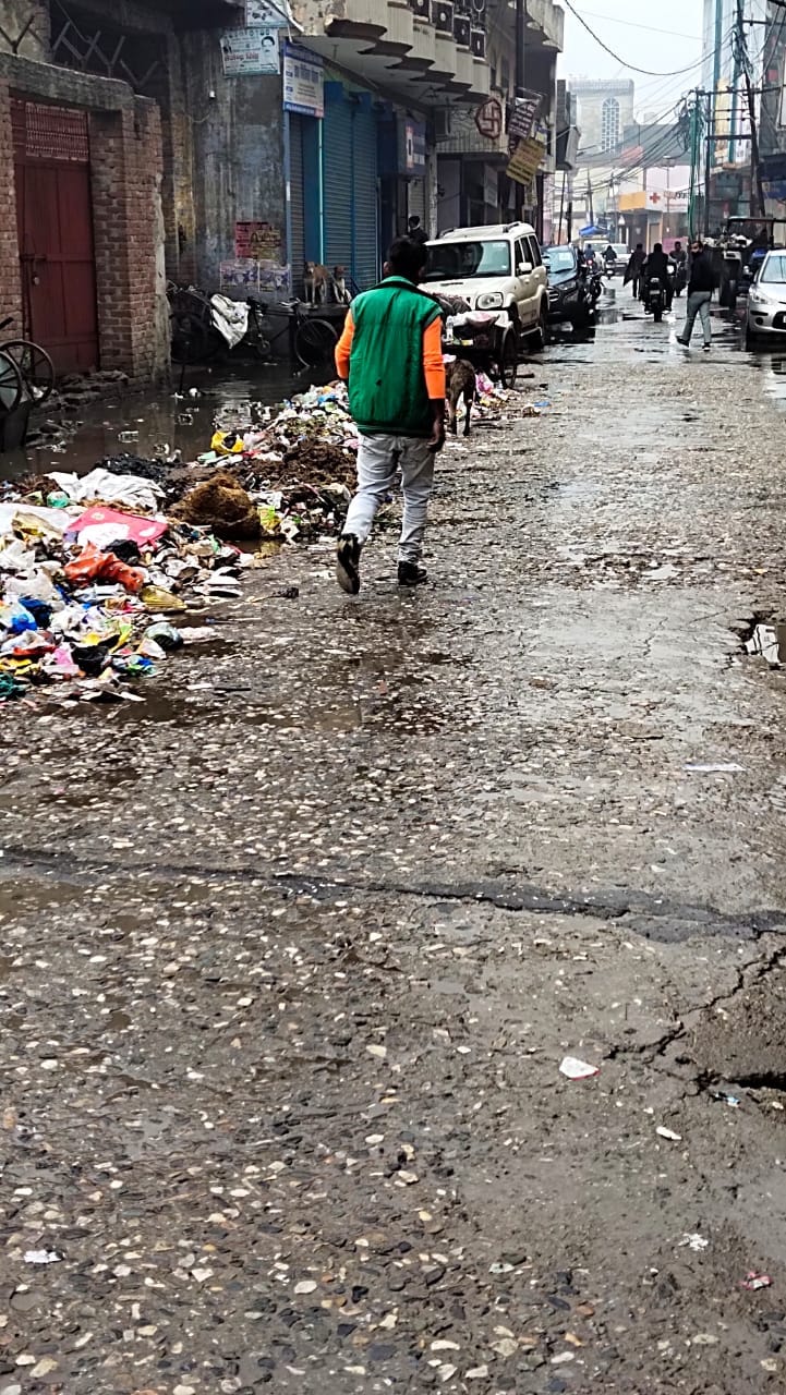 Garbage being dumped in the open on Gandhi Road