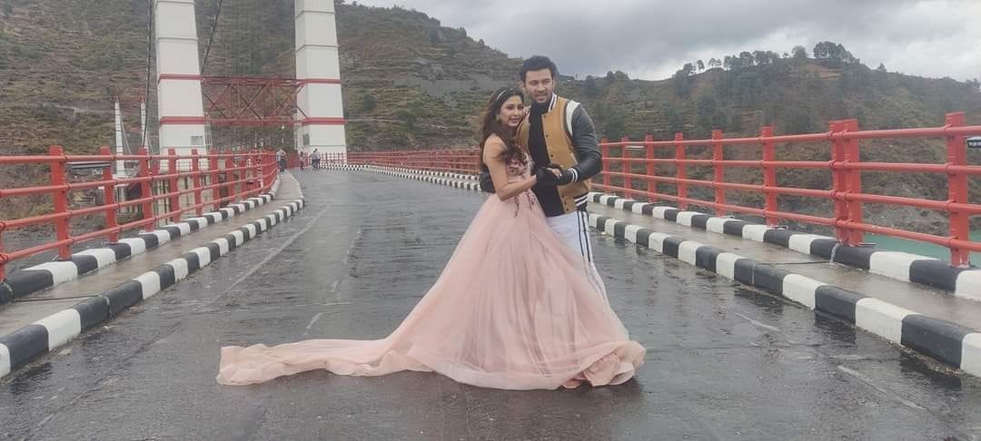 Bollywood team reached Dobra-Chandhi for the shooting of the album
