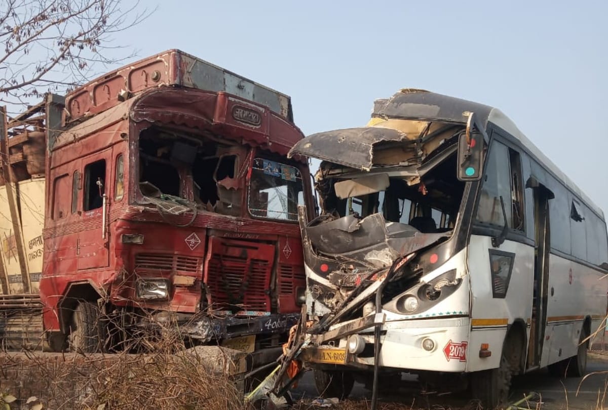 two people died and many injured in road accident due to fog at basti