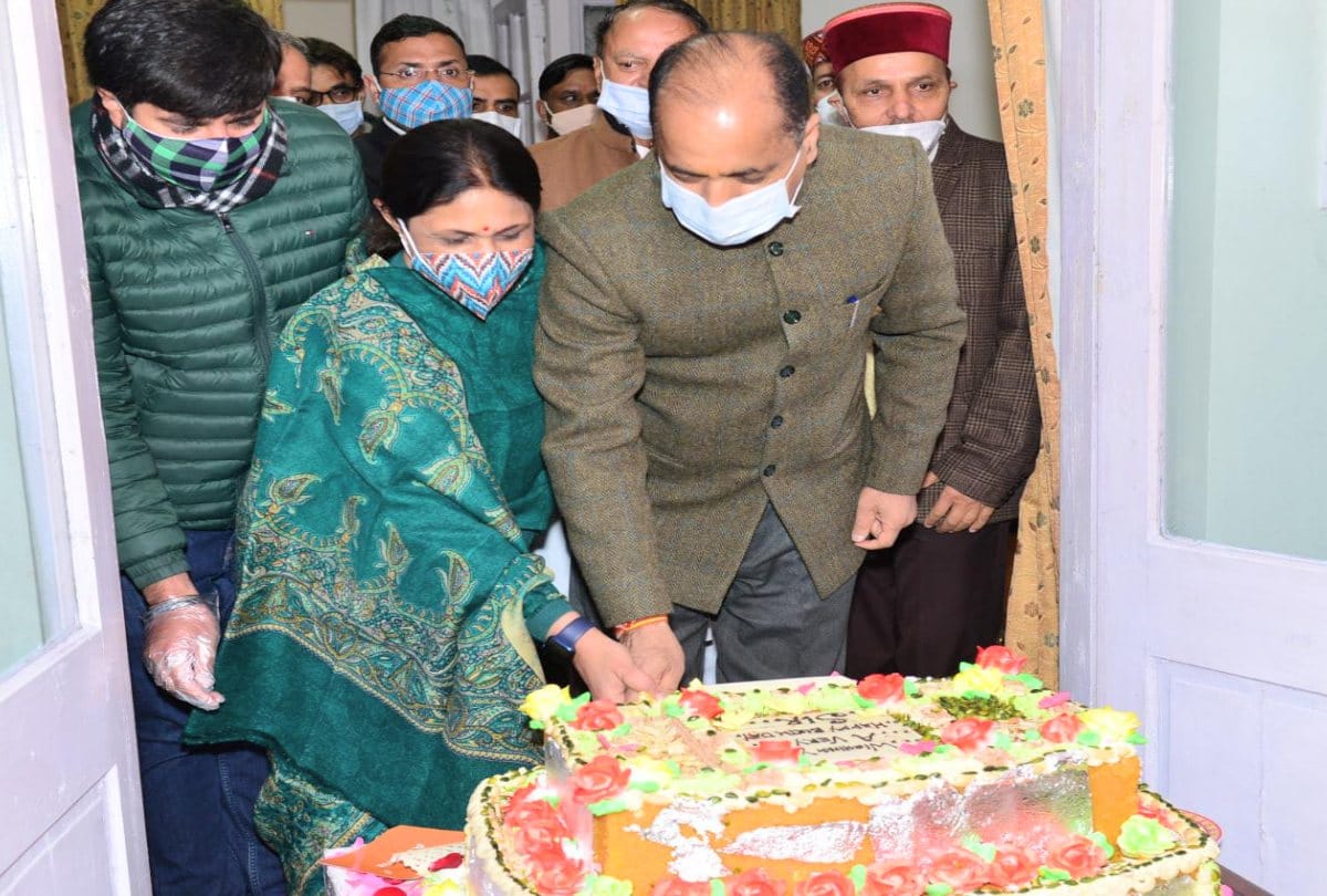 CM jairam planted Rudraksha sapling in oak over on birthday, cut cake