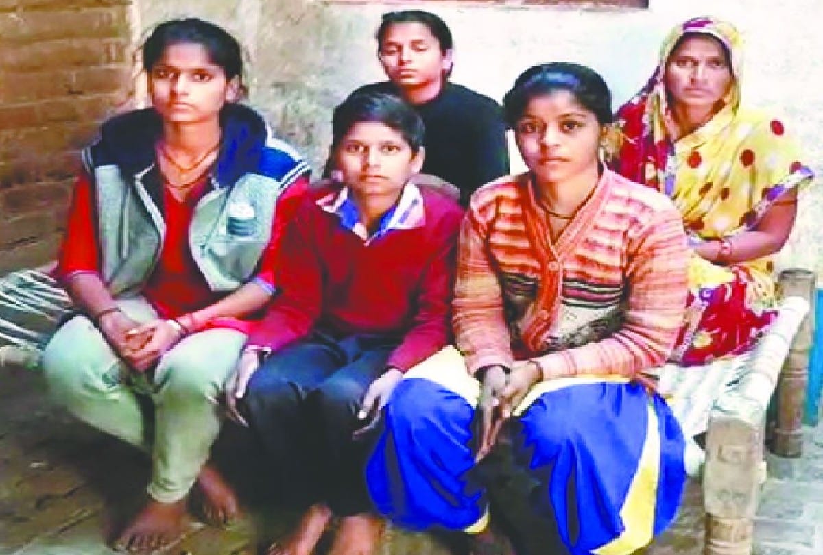 Father Sufferd From Cancer Daughter Starts Business Selling Sweets And Samosa
