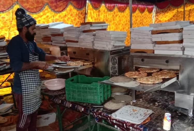 Kisan Andolan: Pizza, Panipuri and Jalebi Distributed to Farmers at Kundli Border