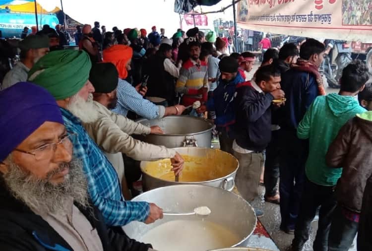 Kisan Andolan: Pizza, Panipuri and Jalebi Distributed to Farmers at Kundli Border