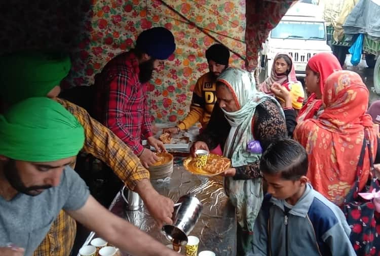 Kisan Andolan: Pizza, Panipuri and Jalebi Distributed to Farmers at Kundli Border