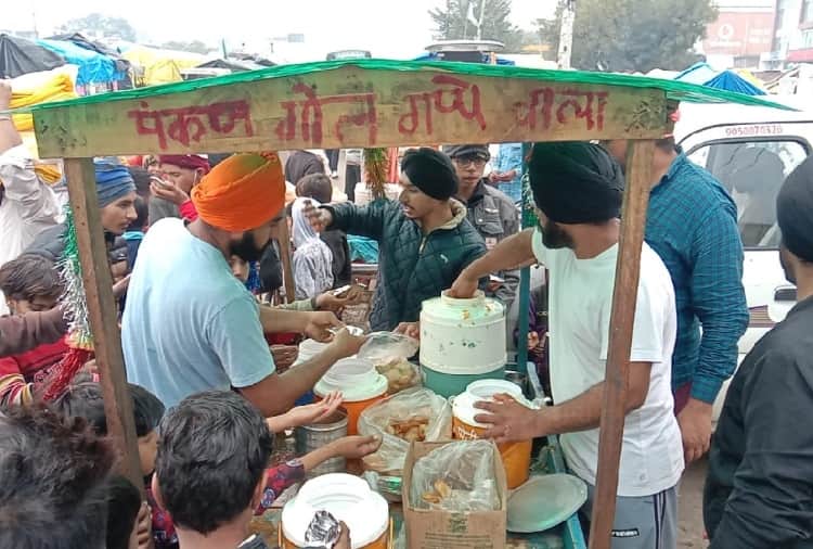 Kisan Andolan: Pizza, Panipuri and Jalebi Distributed to Farmers at Kundli Border