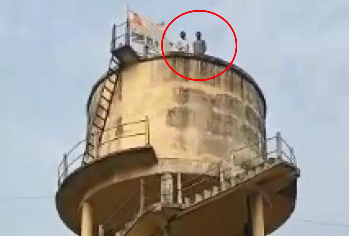 Two brothers climbed overhead tank to demand compensation and job in kushinagar
